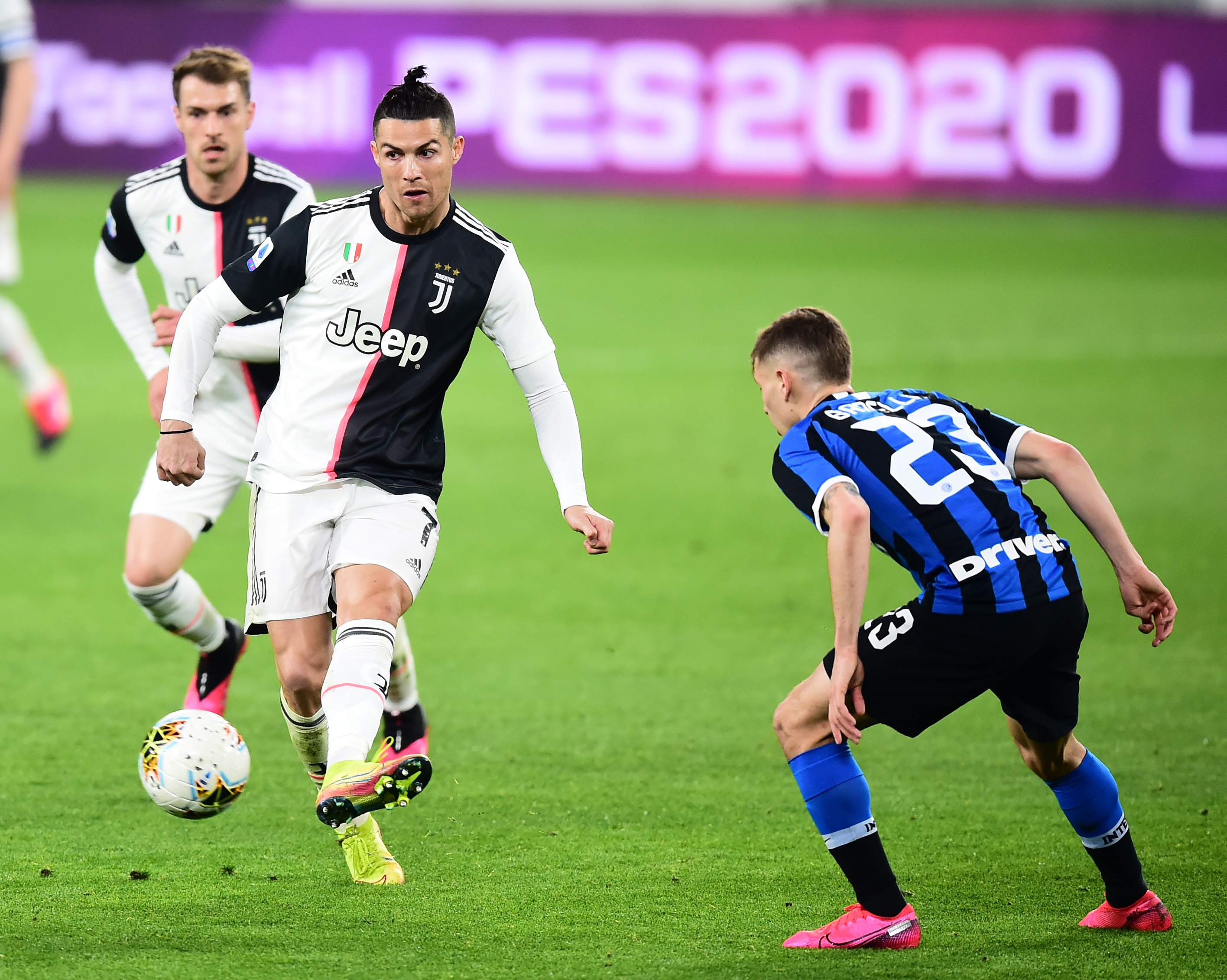 帕尔马官方：铃木彩艳左手中指及手舟骨复合骨折，将接受手术