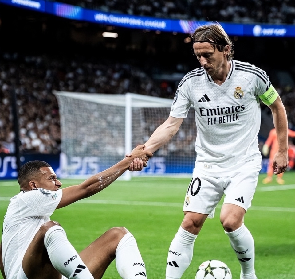 比萨vs拉齐奥 卡利亚里vs萨索洛