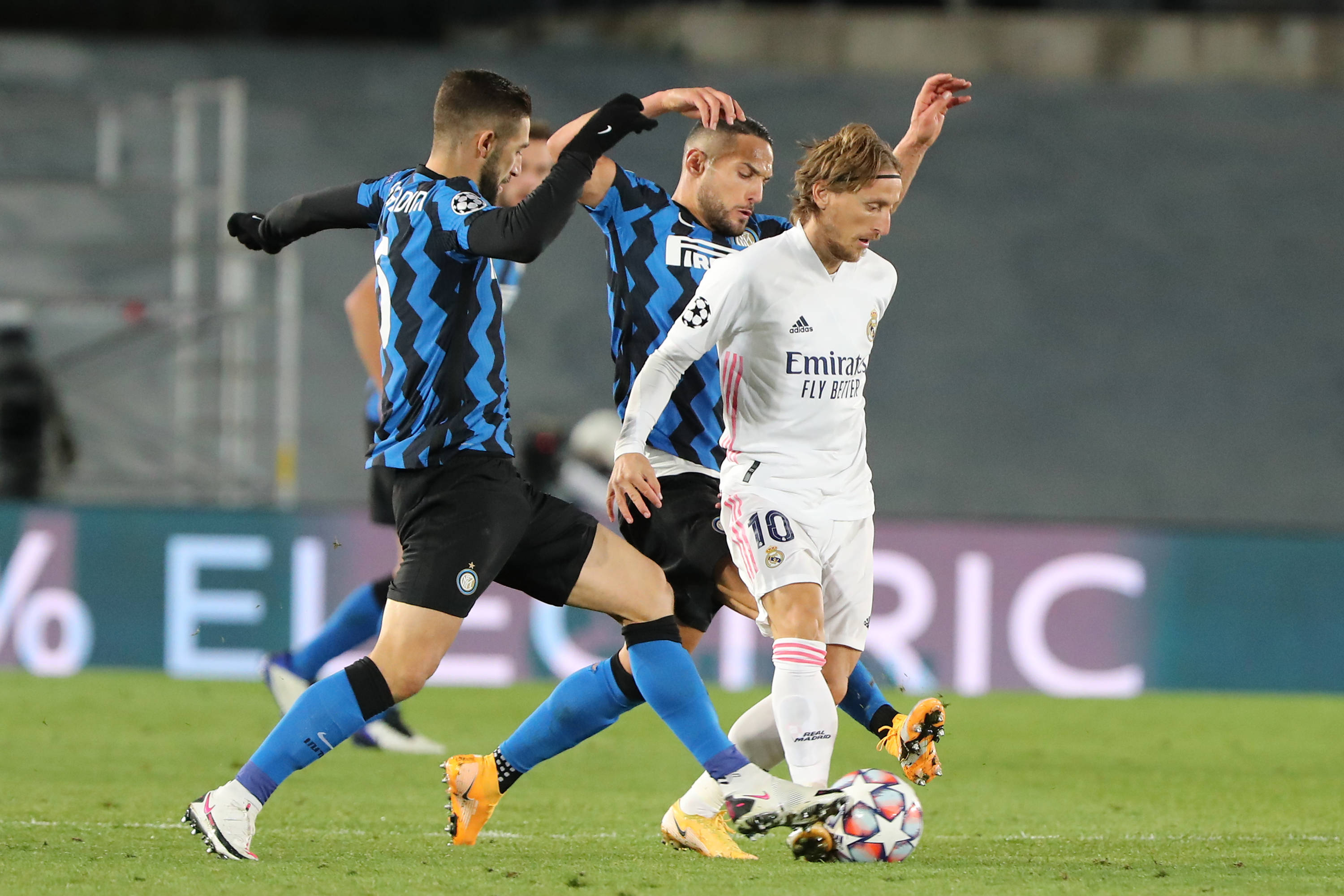 记者：莫斯科鱼雷和辽宁铁人争夺萨缅托，两队都提供报价了