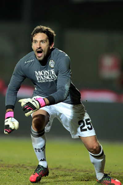 意天空：迪乌夫在国米逐渐展现影响力，或成邓弗里斯合适替补