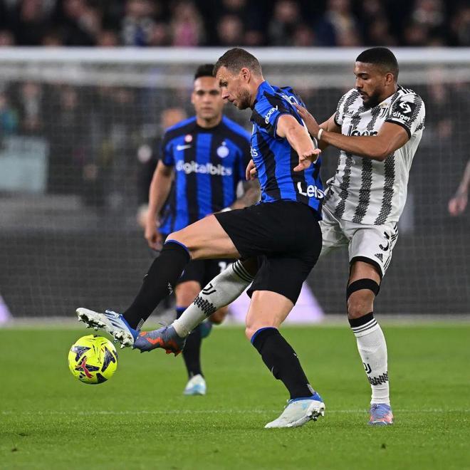 意媒：年薪300万欧的麦肯尼希望涨薪续约，但尤文不愿意接受